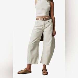 WE THE FREE GOOD LUCK MIDRISE BARREL JEANS SIZE 31